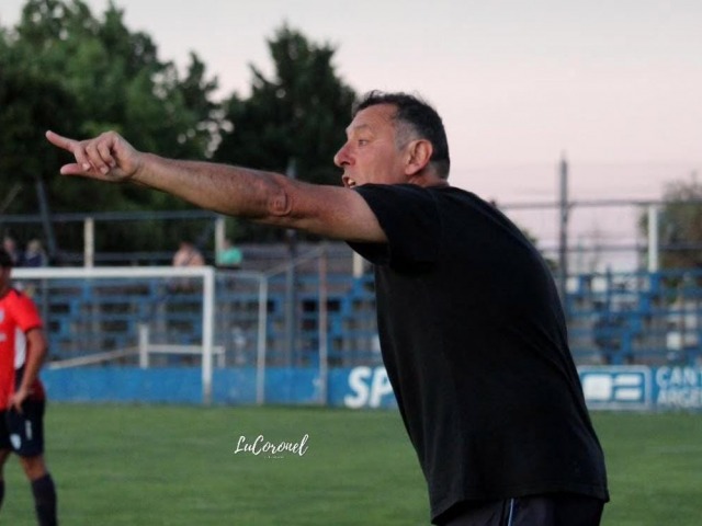 Marcos Valderrey dej de ser el entrenador de Embajadores
